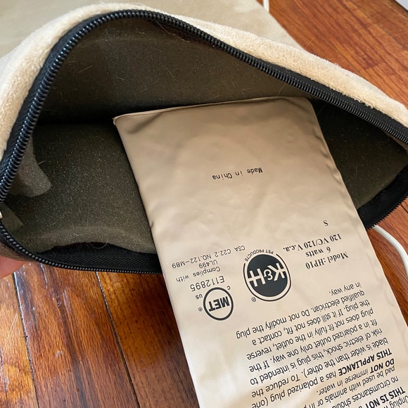 K&H Thermo-Kitty Mat (Heated Pet Bed) 12.5 x 24 Inches - Picture 4 of 10